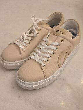 NWOT LOCI "Nine"Low Top Vegan Sneakers. EU 37. US 6.5